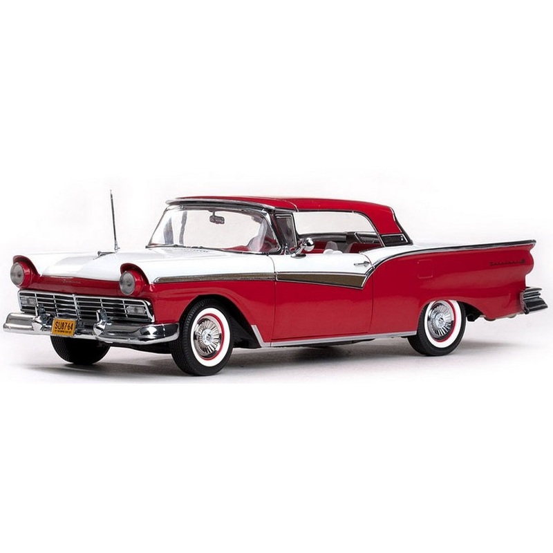 1/18 1957 Ford Fairlane 500 Skyliner Flame Red