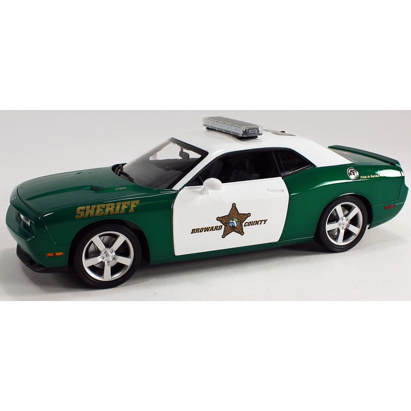 1/18 2009 Dodge Challenger R/T Green and White "Broward County Sheriff"