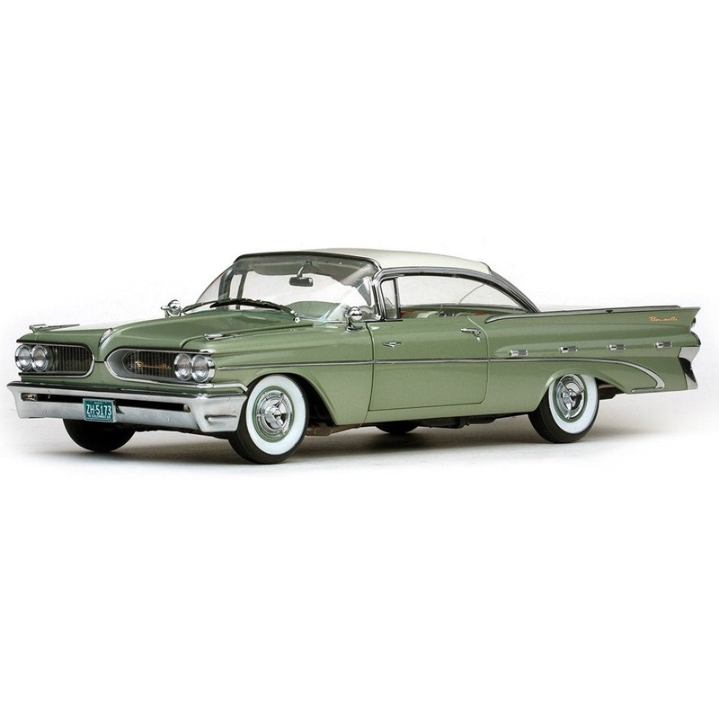 1/18 1959 Pontiac Bonneville Closed Hardtop Green