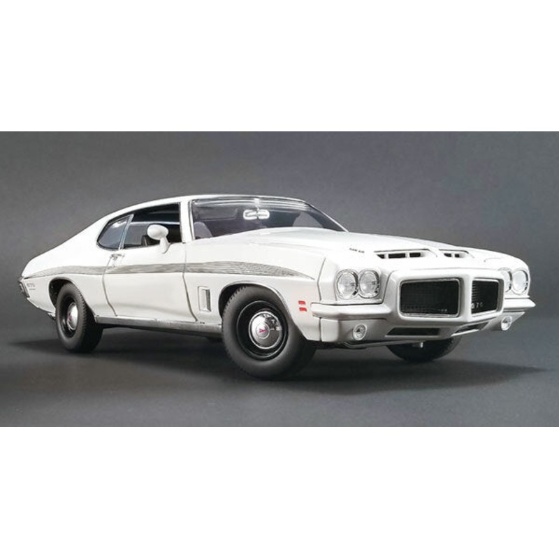 1/18 1972 Pontiac LeMans GTO White